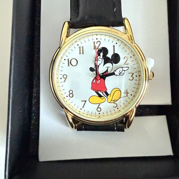 NWT - Disney Mickey Mouse Men's Gold Cardiff Alloy Watch - Picture 3 of 16